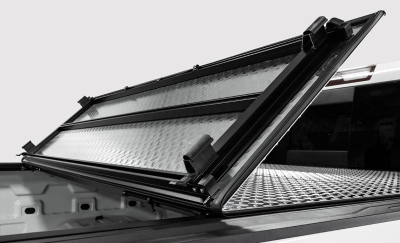 Access 15-22 Chevy/GMC Colorado/Canyon Roll-Up Cover 5ft Bed LOMAX Tri-Fold Cover - Diamond Plate
