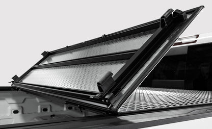 Access 15-22 Chevy/GMC Colorado/Canyon Roll-Up Cover 5ft Bed LOMAX Tri-Fold Cover - Diamond Plate