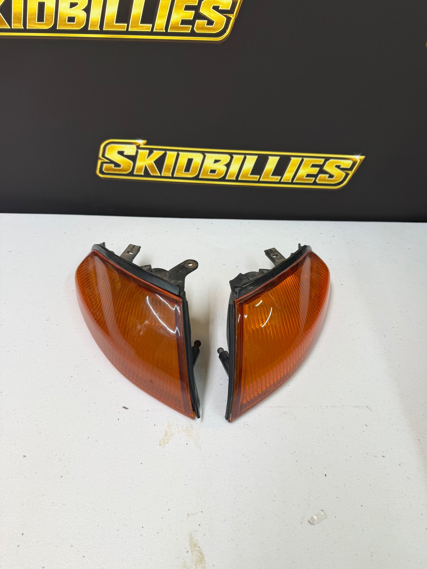 R32 GTR Corner Lights (Damaged)