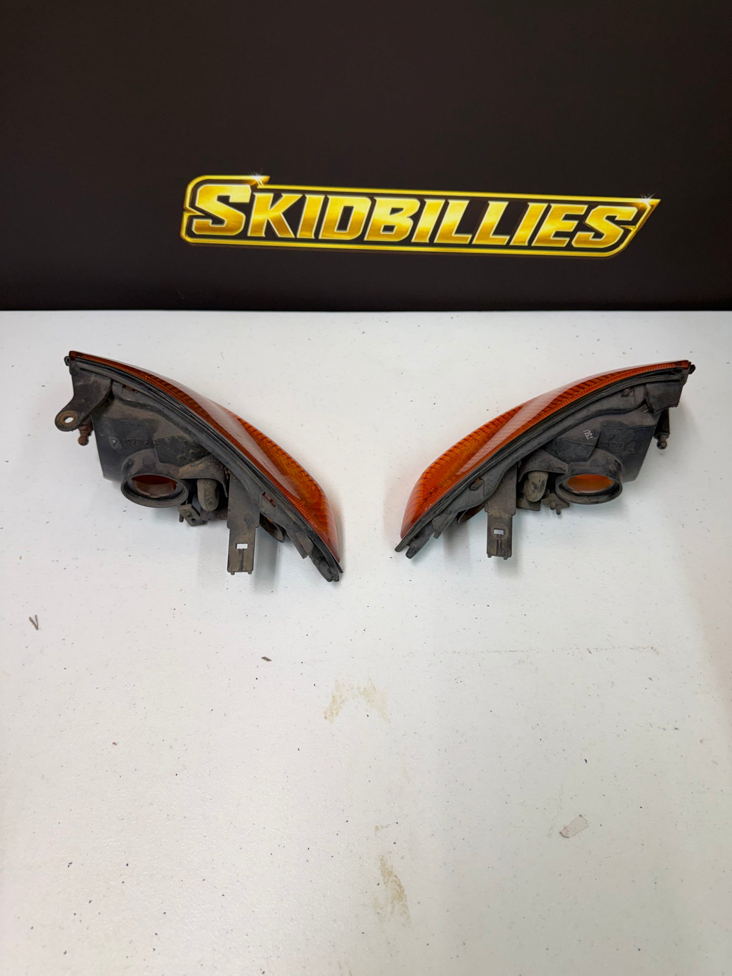 R32 GTR Corner Lights (Damaged)