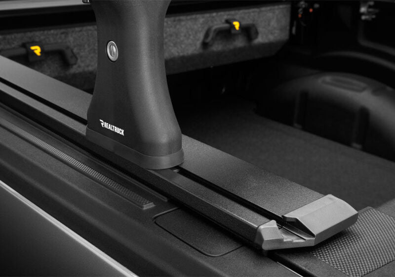 RealTruck 15-20 Ford F-150 SuperCrew/SuperCab 5.5ft Bed RetraxPRO EZ-Off FRC-4000